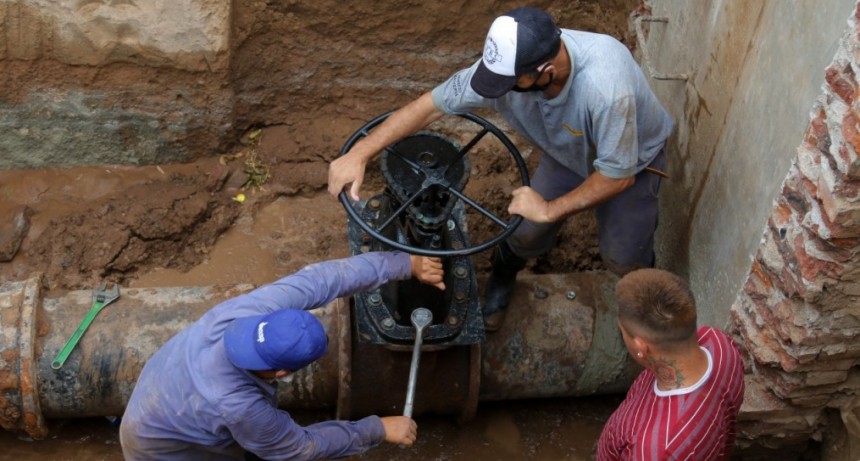 Finalizó la obra de Alsina y Colón y los barrios aledaños comienzan a recuperar la presión de agua