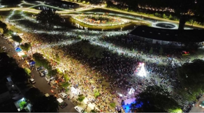 Más de 10 mil personas recibieron el año con música y una gran oferta gastronómica en Parque Belgrano