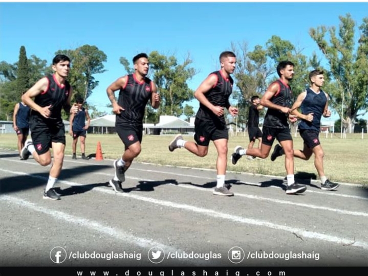 Douglas continúa trabajando en la pretemporada 