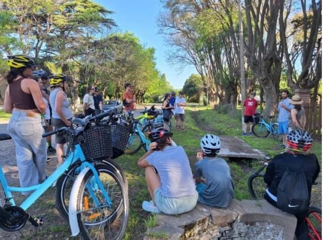 Turismo sustentable: bicicleteada al atardecer en Mariano Benítez