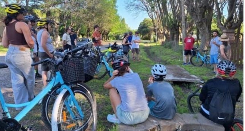 Turismo sustentable: bicicleteada al atardecer en Mariano Benítez
