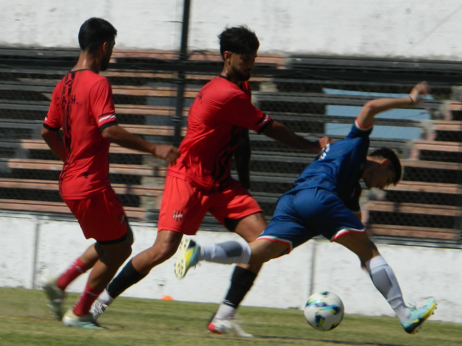 Douglas disputó su primer amistoso