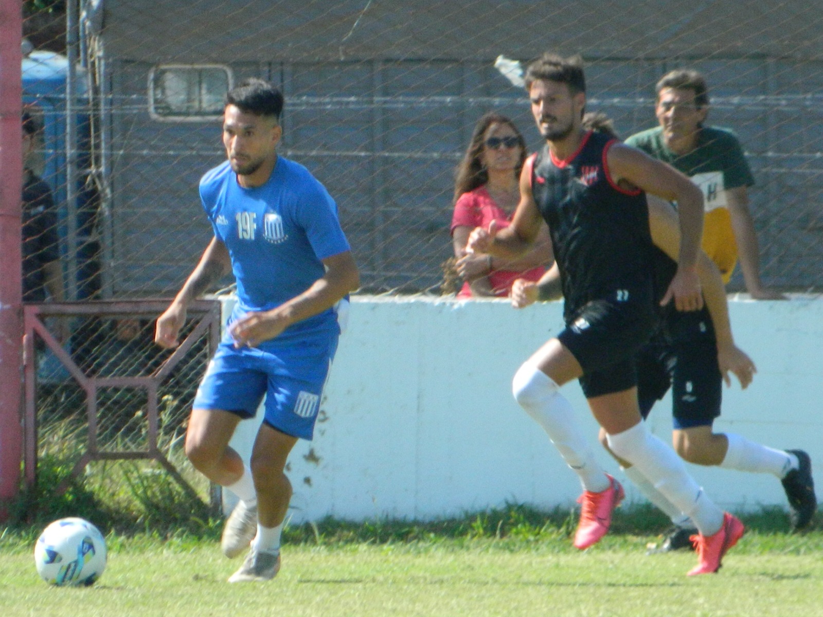Douglas disputó un nuevo amistoso
