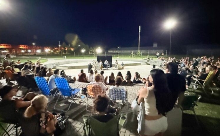 El teatro local brilló para 200 personas en el Anfiteatro Ugarte