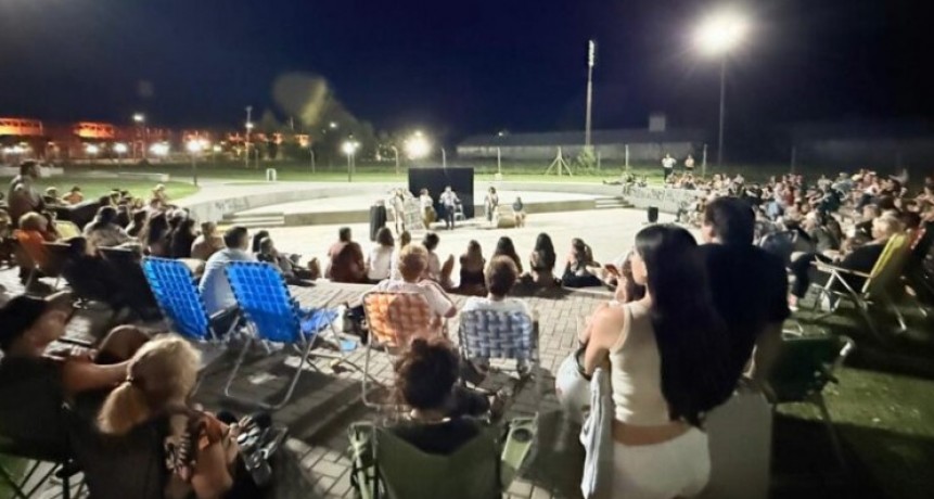 El teatro local brilló para 200 personas en el Anfiteatro Ugarte