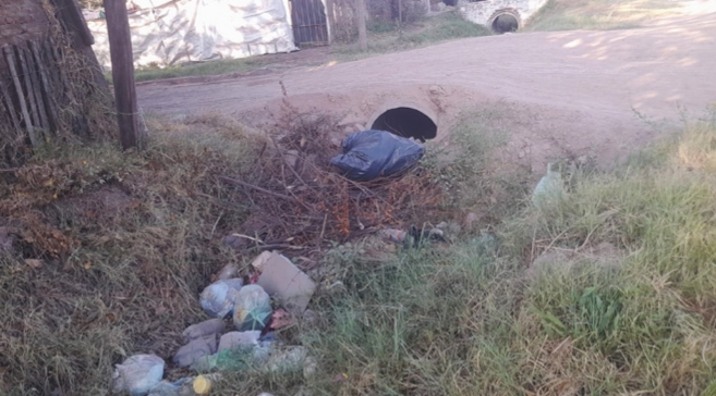 AsíNo: se pide a los vecinos no arrojar basura en los desagües pluviales