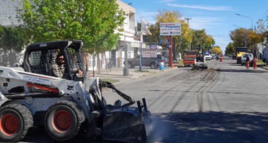Importante bacheo sobre avenida Paraguay