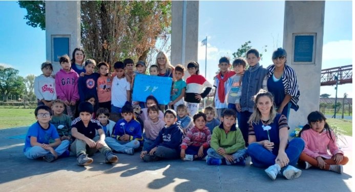 Los chicos del CDC San José visitaron el monumento a los caídos en la Guerra de Malvinas