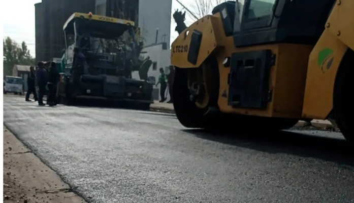 Más calles pavimentadas en Ocampo y nuevos juegos para la plaza