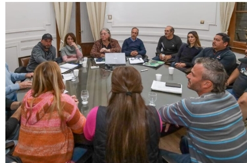 El Ejecutivo municipal y los sindicatos acordaron un incremento del 15 por ciento en mayo y junio 