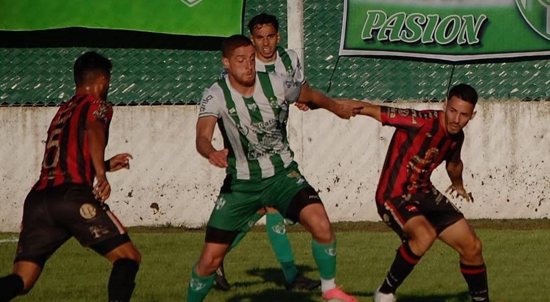 Gran triunfo de Douglas ante el puntero y de visitante