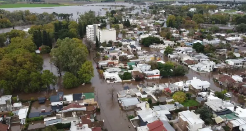 Salto sufre una de las peores inundaciones de su historia