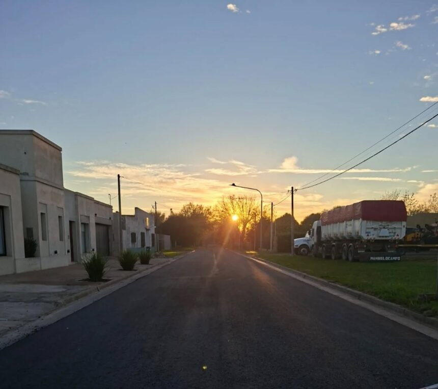 Avanzan obras de pavimento y bacheo en Manuel Ocampo y Pinz&oacute;n