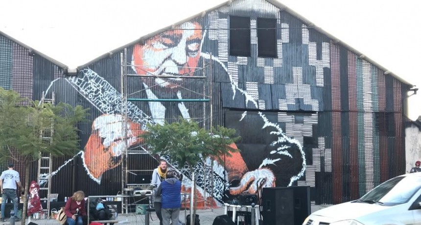 Memorable intervención urbana y muralismo en honor a Atahualpa Yupanqui