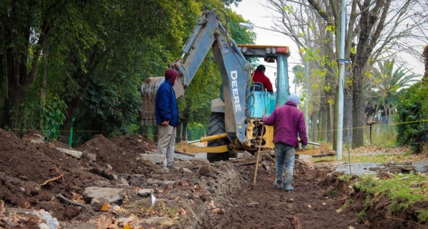 Continúa la obra de cordón cuneta en el Barrio Atahualpa Yupanqui