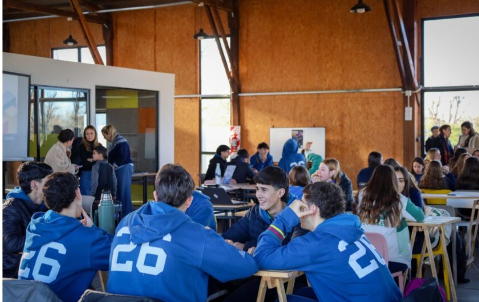 M&aacute;s de 150 j&oacute;venes participaron de la Hackat&oacute;n Samsung Solve for Tomorrow en el HUB de Innovaci&oacute;n