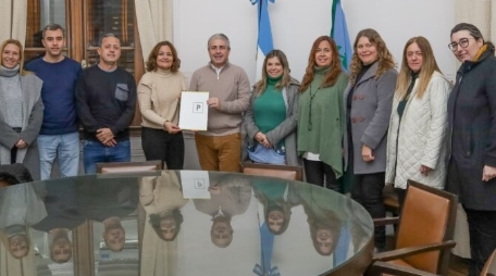 El Intendente entregó el Fondo de Financiamiento Educativo