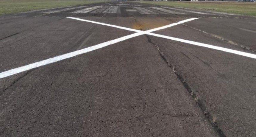 Trabajos de mantenimiento en la pista del Aeródromo