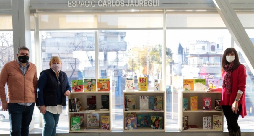 Quedó inaugurado el espacio Carlos Jáuregui en la Biblioteca Menéndez