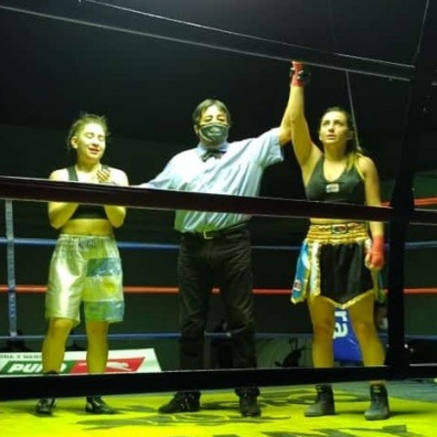Buen festival de boxeo en Compañía