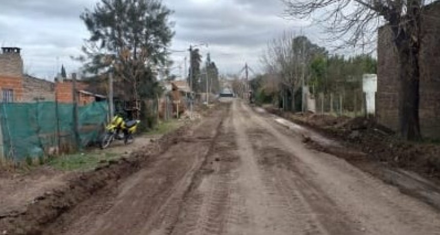  Continúa la obra de cordón cuneta en Barrio Kennedy