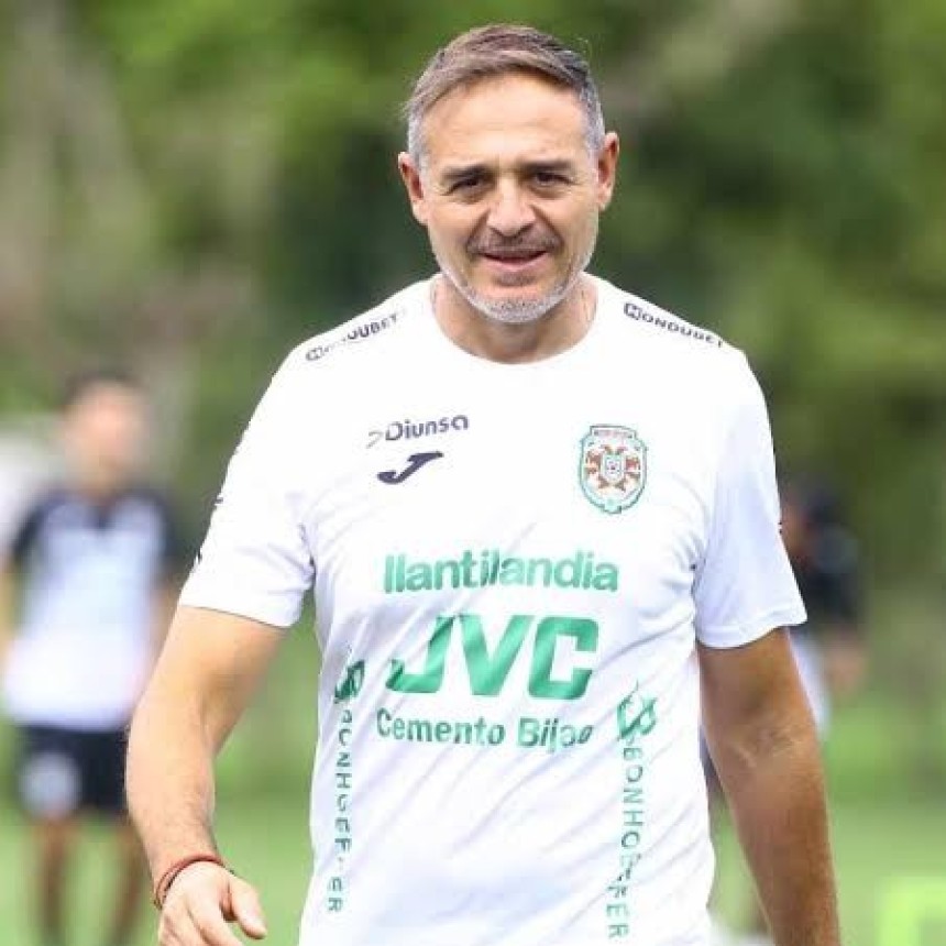 Hern&aacute;n Medina es el nuevo t&eacute;cnico de Douglas Haig