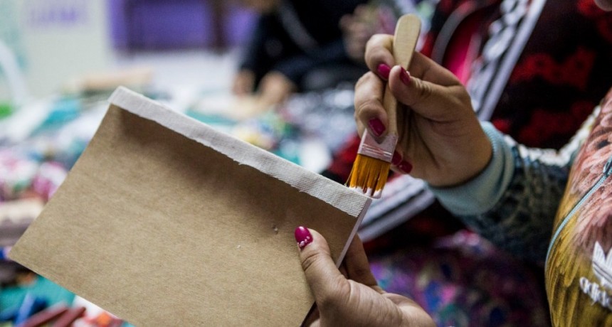 Vuelven los Talleres de Encuadernación a la Biblioteca Menéndez