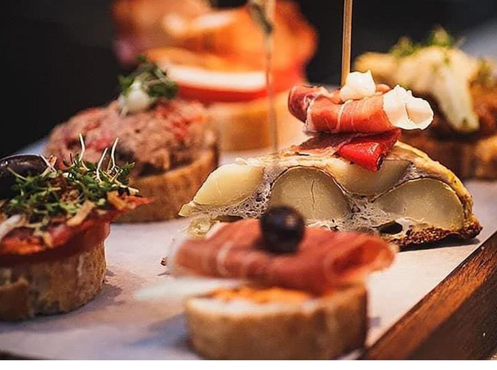Manipulación de Alimentos: Capacitación para personal de Salones de Eventos y Servicios de Catering