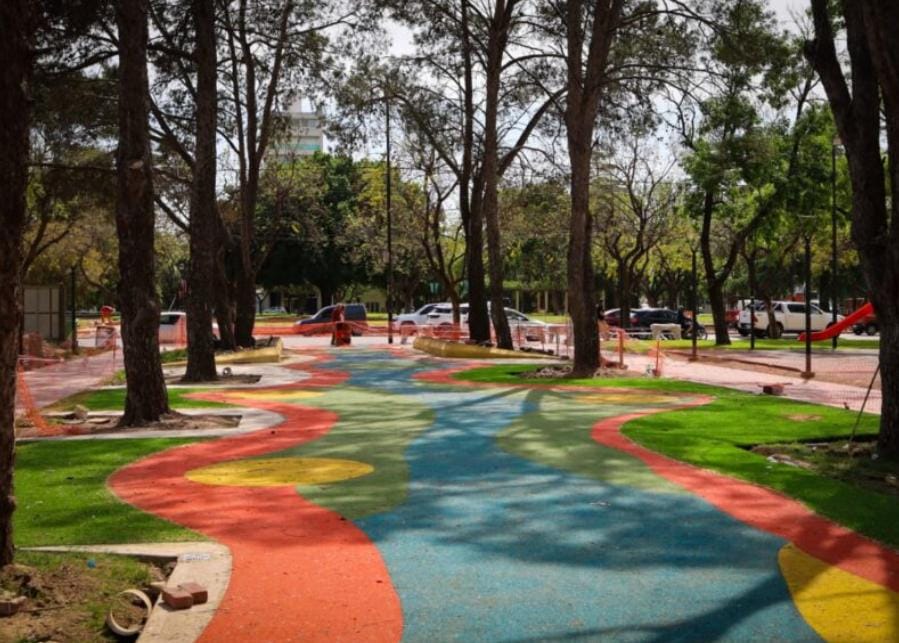 El Intendente recorrió las obras de las Plazas Miguel Dávila y 9 de Julio