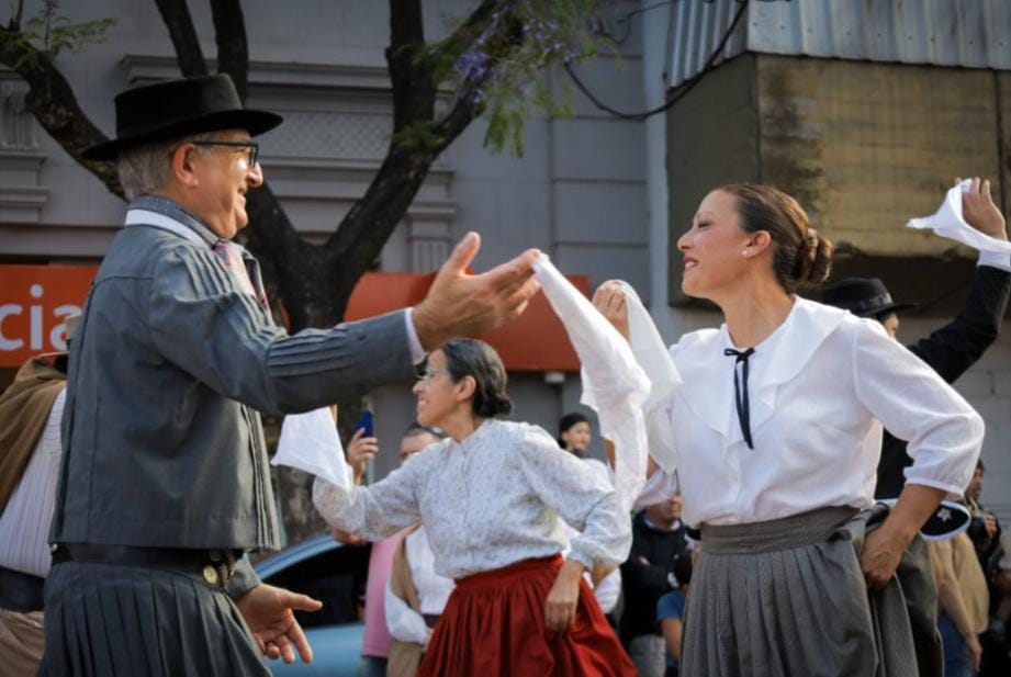 Pergamino es tradición: Bailes típicos y desfile de caballos